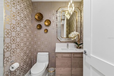 This luxury condominium in Historic Hyde Park offers the perfect - photo 5