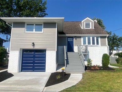 (private lake, pond, coastal) Home Sale Pending in Freeport New York