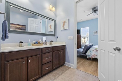 Beautiful townhome with GARAGE in the heart of Market Common - photo 25