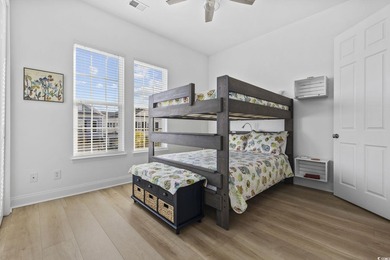 Beautiful townhome with GARAGE in the heart of Market Common - photo 29