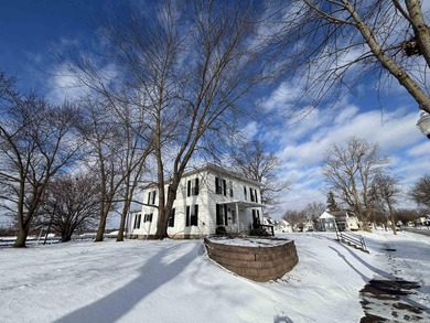 Bixler Lake Home For Sale in Kendallville Indiana