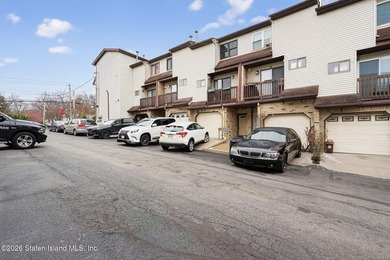 DONT MISS OUT ON THIS MOVE RIGHT IN 2 B/R TOWNHOME, KIT & D/R - photo 3