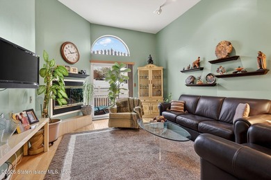 DONT MISS OUT ON THIS MOVE RIGHT IN 2 B/R TOWNHOME, KIT & D/R - photo 4