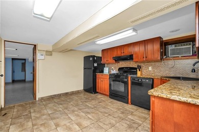 Welcome to this Beautifully Maintained, Fully Detached Solid - photo 6