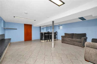 Welcome to this Beautifully Maintained, Fully Detached Solid - photo 7