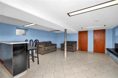 Welcome to this Beautifully Maintained, Fully Detached Solid - photo 8