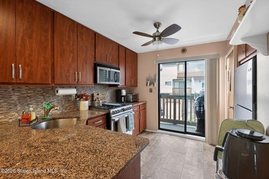 DONT MISS OUT ON THIS MOVE RIGHT IN 2 B/R TOWNHOME, KIT & D/R - photo 8