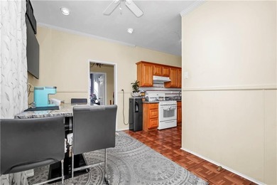 Welcome to this Beautifully Maintained, Fully Detached Solid - photo 10