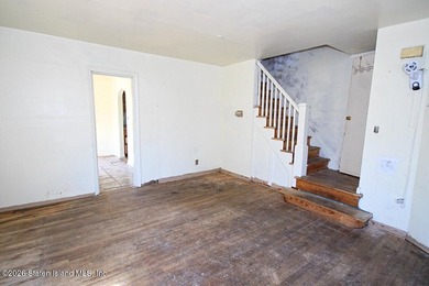 LOCATED IN SUNNYSIDE S.I. THIS IS A ONE FAMILY SEMI-ATTACHED - photo 7