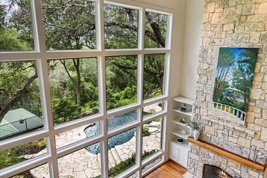 A newly rennovated sanctuary w/iconic views spanning across 3.04 - photo 8