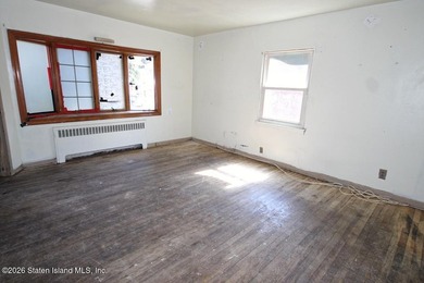 LOCATED IN SUNNYSIDE S.I. THIS IS A ONE FAMILY SEMI-ATTACHED - photo 8