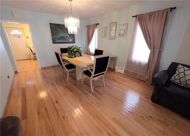 Beautiful fully detached single-family home set on a large - photo 5