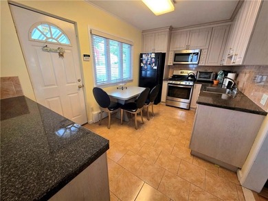 Beautiful fully detached single-family home set on a large - photo 6