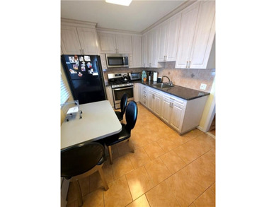 Beautiful fully detached single-family home set on a large - photo 7