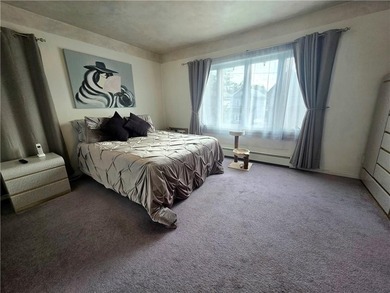 Beautiful fully detached single-family home set on a large - photo 9