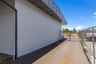 Fantastic opportunity to own a large 6,954 sq ft building with - photo 3