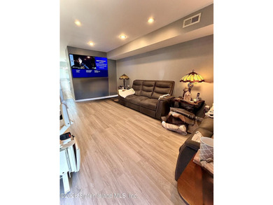 Welcome to this beautifully remodeled 2-bedroom, 1.5-bath - photo 6