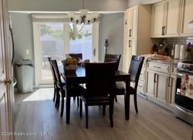 Welcome to this beautifully remodeled 2-bedroom, 1.5-bath - photo 7