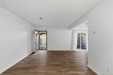 Beautifully updated 1,100 square foot condominium offering 2 - photo 12