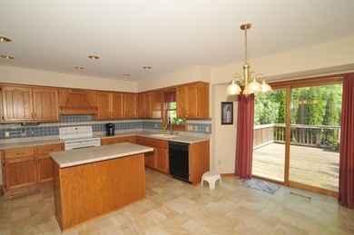 Well-maintained 4-bedroom, 2.5-bath Colonial featuring a - photo 13