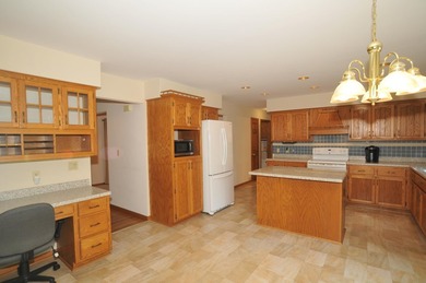 Well-maintained 4-bedroom, 2.5-bath Colonial featuring a - photo 16