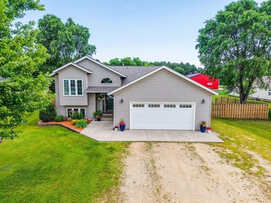 Welcome home to this beautifully maintained 3-bedroom, 2-bath - photo 2