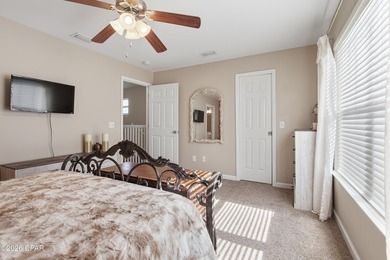 Immaculate end-unit townhome! This 3Br/2.5Ba home features fresh - photo 25