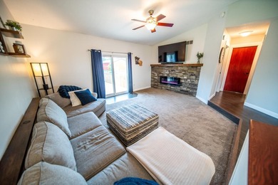 Welcome home to this beautifully maintained 3-bedroom, 2-bath - photo 7