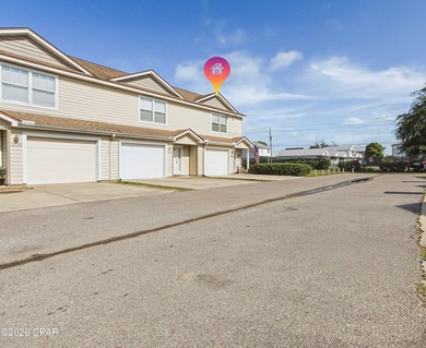 Immaculate end-unit townhome! This 3Br/2.5Ba home features fresh - photo 29