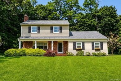 Welcome home to this beautifully maintained Colonial, perfectly - photo 1