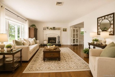 Welcome home to this beautifully maintained Colonial, perfectly - photo 4