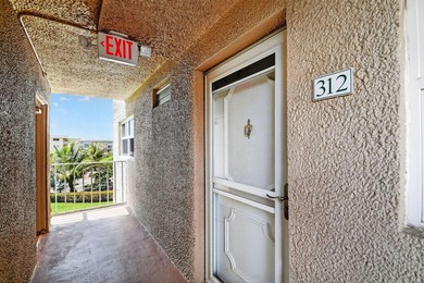 Best Value in Village Royale on the Green - Renovated, Move In - photo 3