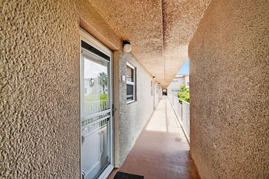 Best Value in Village Royale on the Green - Renovated, Move In - photo 4