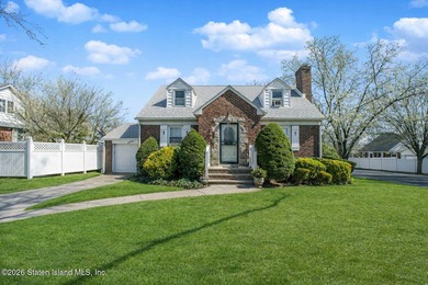 Welcome Home! This is a lovely colonial style 2 level house - photo 2