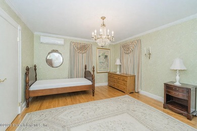 Welcome Home! This is a lovely colonial style 2 level house - photo 6