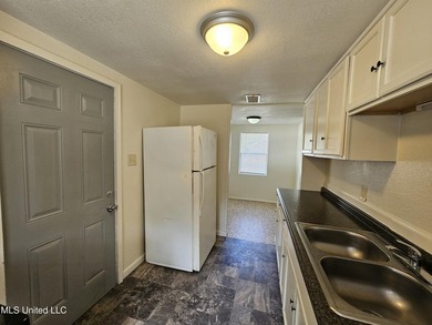 Clean and move-in ready 3-bedroom home priced below retail value - photo 14