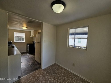 Clean and move-in ready 3-bedroom home priced below retail value - photo 15
