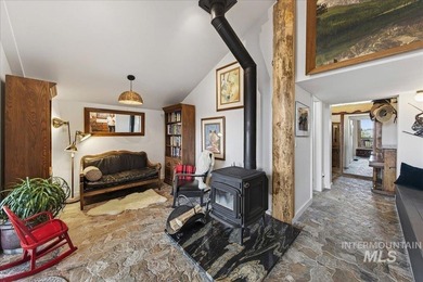 Set against the breathtaking Boise Mountains, this private view - photo 16