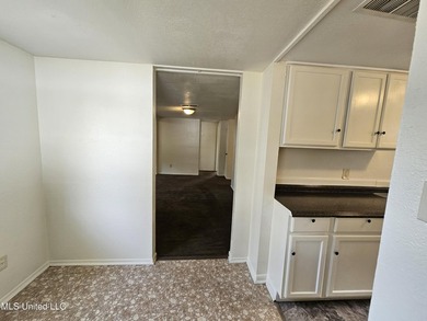 Clean and move-in ready 3-bedroom home priced below retail value - photo 16