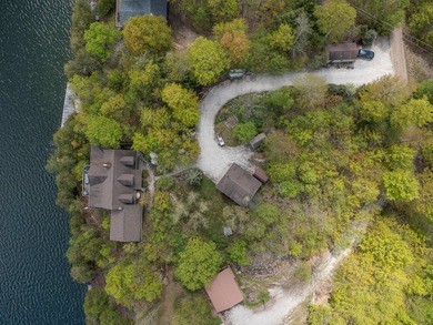This exquisite lakefront retreat stands as a testament to - photo 8