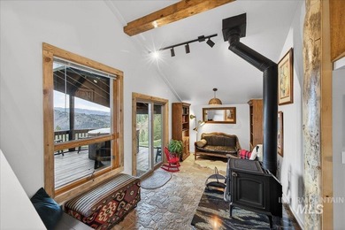 Set against the breathtaking Boise Mountains, this private view - photo 18