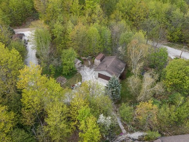 This exquisite lakefront retreat stands as a testament to - photo 9