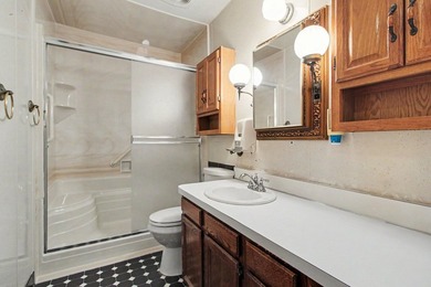 Amazing ranch home with 2 car garage offering 3 bedrooms plus 2 - photo 21