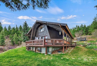 Set against the breathtaking Boise Mountains, this private view - photo 22