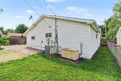 Amazing ranch home with 2 car garage offering 3 bedrooms plus 2 - photo 23