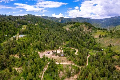 Set against the breathtaking Boise Mountains, this private view - photo 23