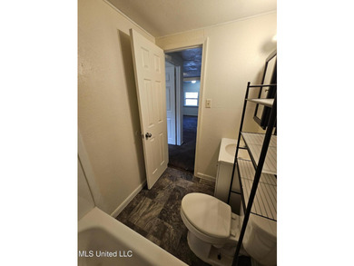 Clean and move-in ready 3-bedroom home priced below retail value - photo 23