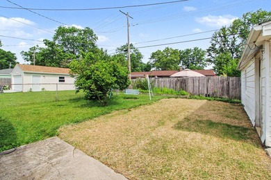 Amazing ranch home with 2 car garage offering 3 bedrooms plus 2 - photo 24