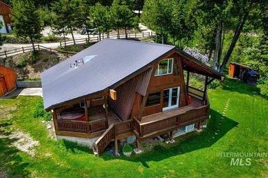 Set against the breathtaking Boise Mountains, this private view - photo 24