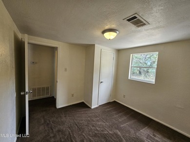 Clean and move-in ready 3-bedroom home priced below retail value - photo 24
